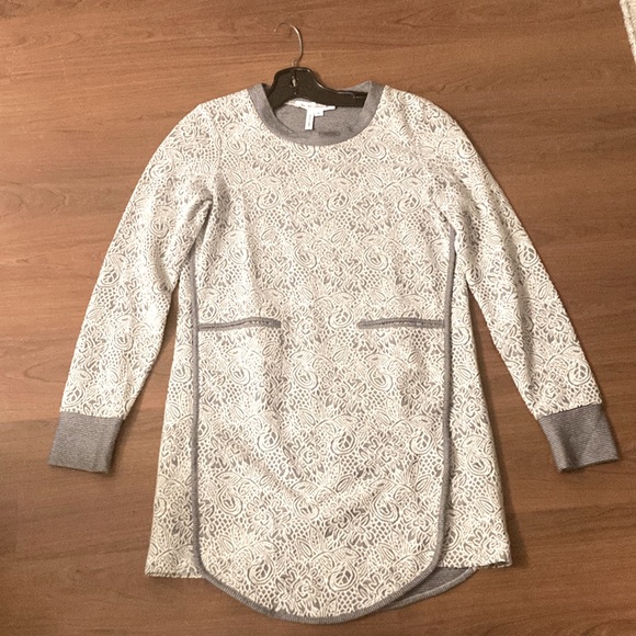 New dress BCBG soft grey and white never wear and completly new. - Picture 1 of 3